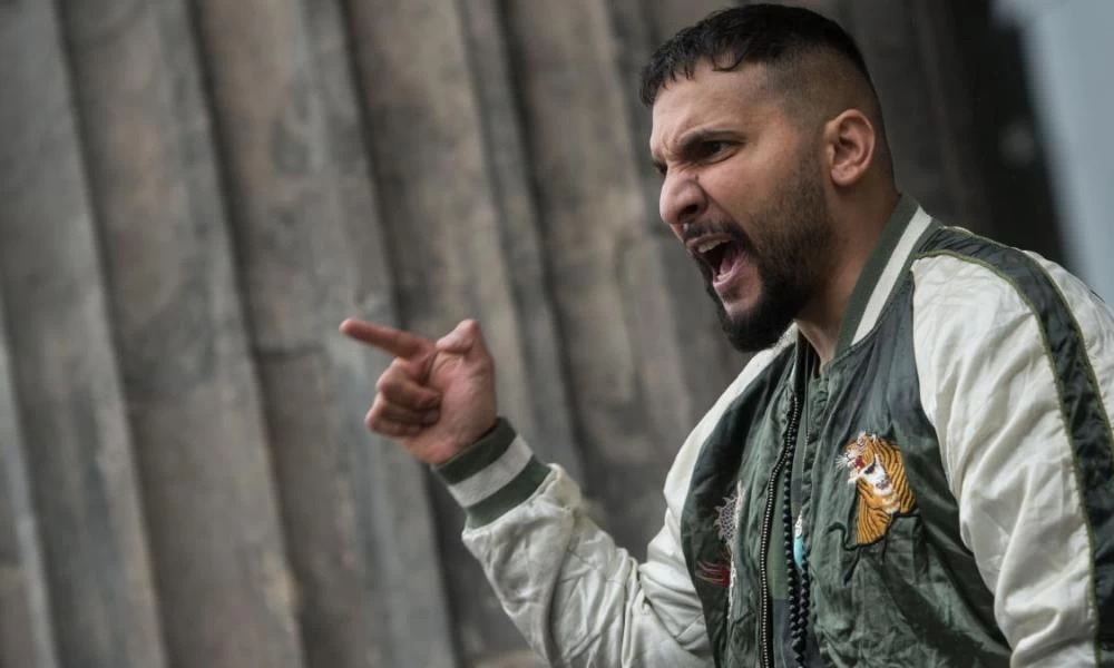 Ποιος είναι ο σεφ που αναστατώσει το Βερολίνο με τις συγκεντρώσεις κατά της πανδημίας